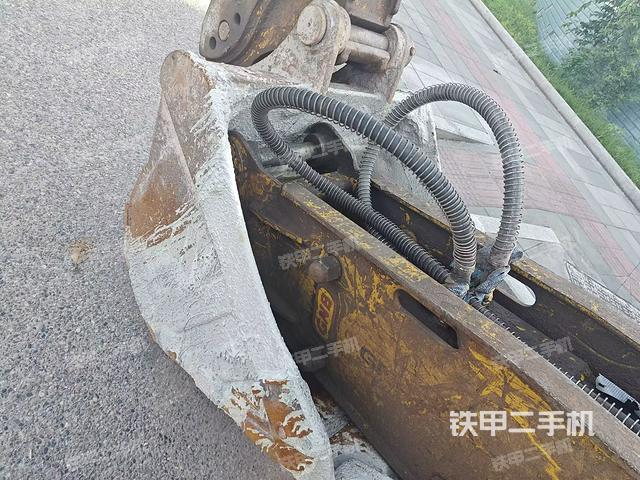 铲斗右后整体(工作和回转装置) 铲斗右后整体(工作和回转装置)