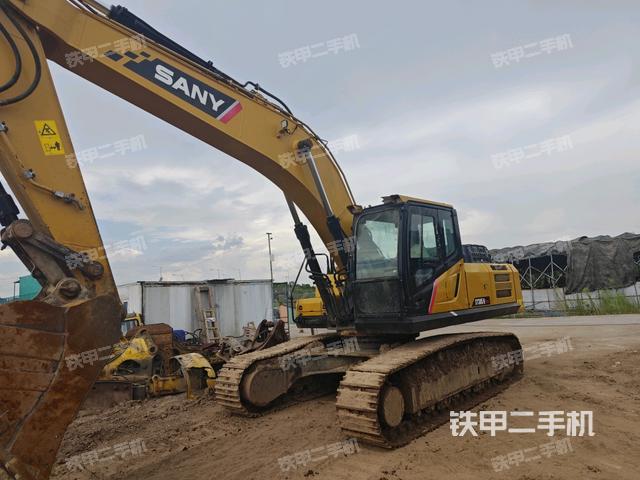 三一重工SY305C挖掘機(jī)