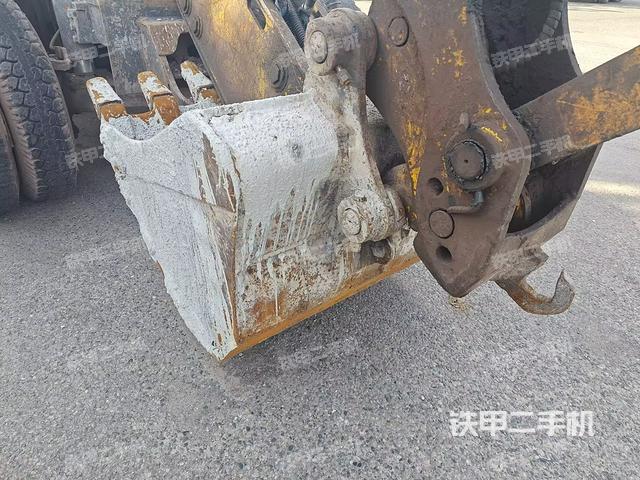 铲斗45度(工作和回转装置) 铲斗45度(工作和回转装置)
