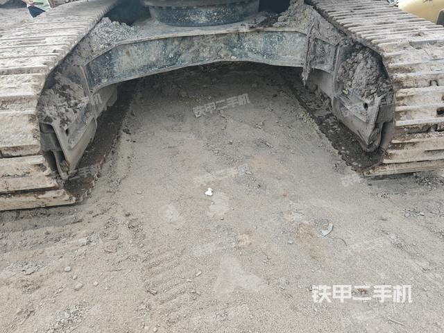 轉(zhuǎn)盤和下車架正前（工作和回轉(zhuǎn)裝置）