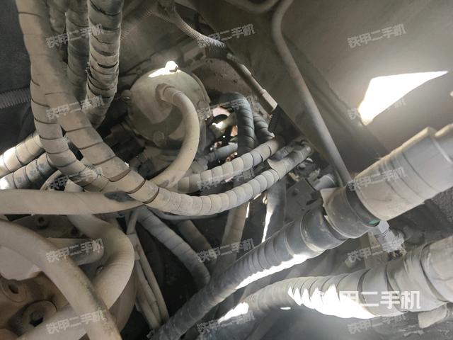 中央回轉接頭特寫（上車部件）