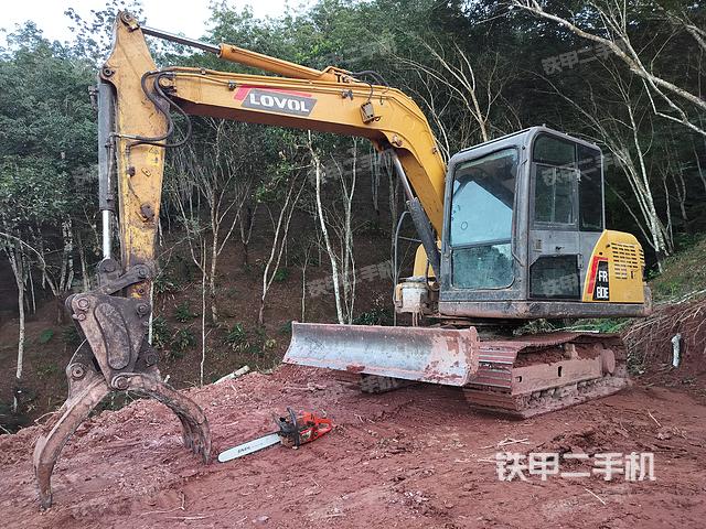 液壓泵艙室正面整體(整機(jī)外觀) 液壓泵艙室正面整體(整機(jī)外觀)