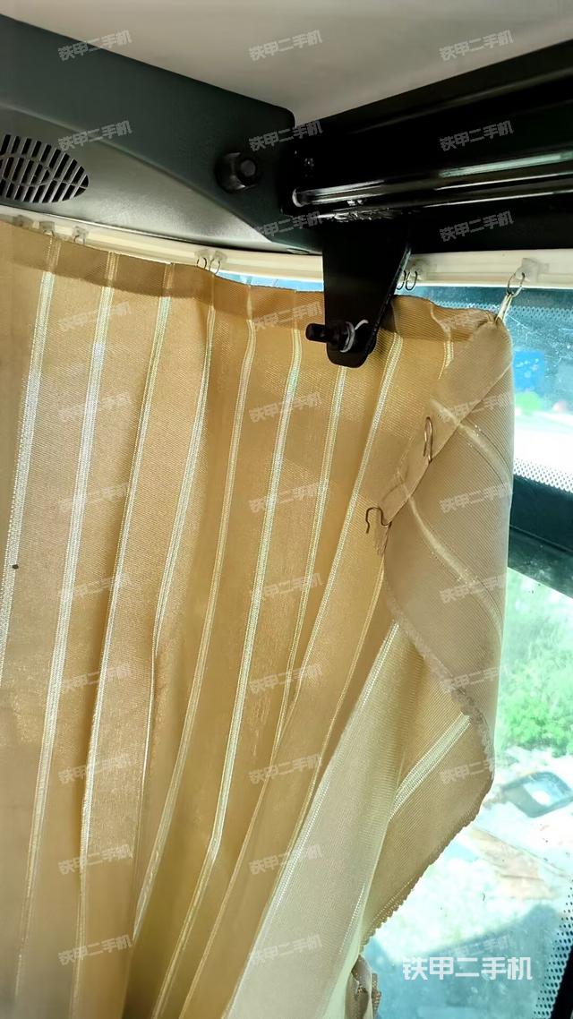 座椅右側(cè)控制臺/鑰匙門/油門/含右手柄（駕駛室部分）