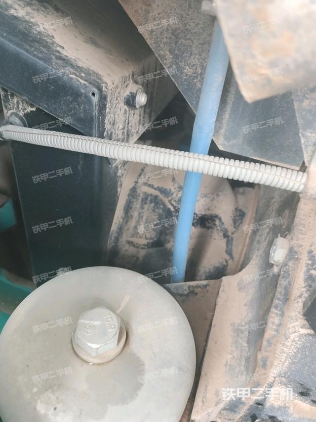 液壓泵艙室正面整體（整機外觀）