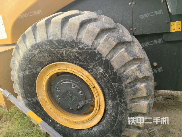 前轮右侧减震块连接及部件(压路机前后车架) 前轮右侧减震块连接及部件(压路机前后车架)