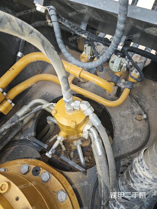 中央回轉(zhuǎn)接頭特寫（上車部件）