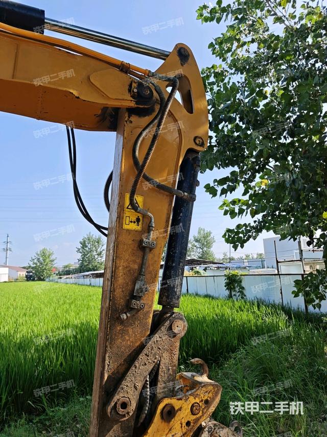 小臂整体左后(工作和回转装置) 小臂整体左后(工作和回转装置)