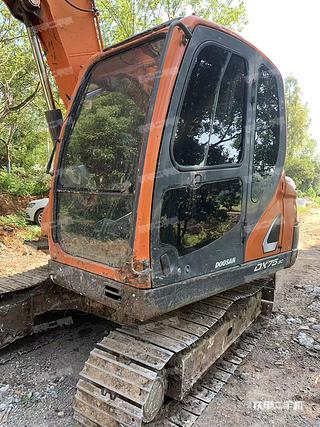 斗山DX75-9C挖掘机实拍图片