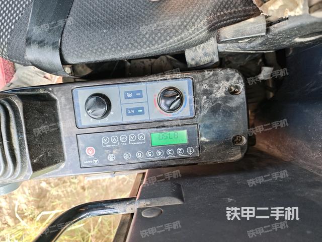 座椅左侧控制台/音响/含左手柄(驾驶室部分) 座椅左侧控制台/音响/含左手柄(驾驶室部分)