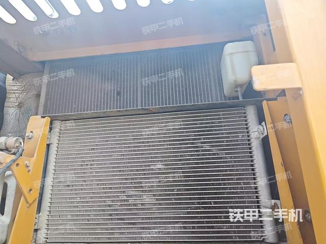 散热器正面(大件舱室) 散热器正面(大件舱室)