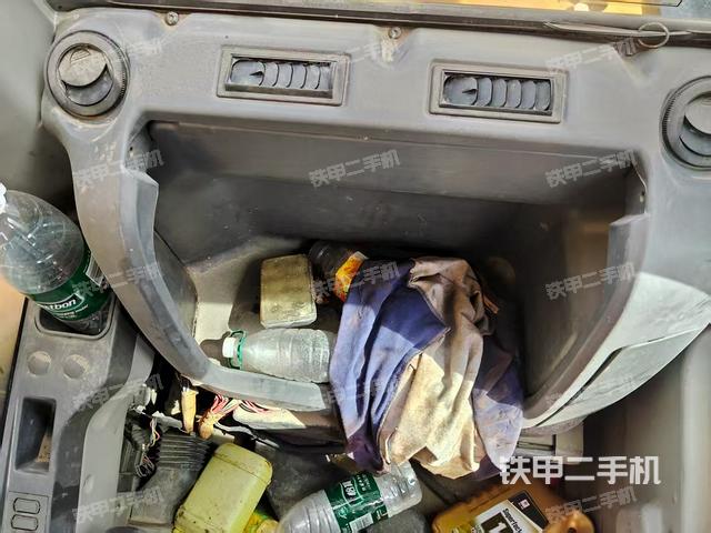 后窗玻璃角标(驾驶室部分) 后窗玻璃角标(驾驶室部分)