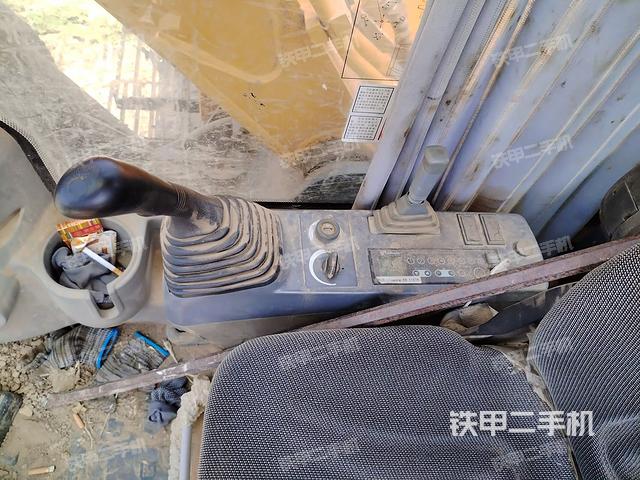 座椅右側(cè)控制臺(tái)/鑰匙門/油門/含右手柄(駕駛室部分) 座椅右側(cè)控制臺(tái)/鑰匙門/油門/含右手柄(駕駛室部分)