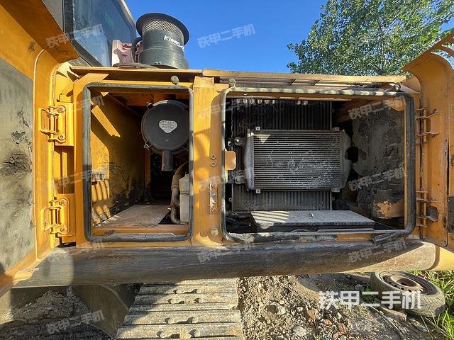 回轉(zhuǎn)馬達(dá)和主控閥（整機(jī)外觀）