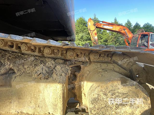 單側(cè)履帶整體（整機(jī)外觀）