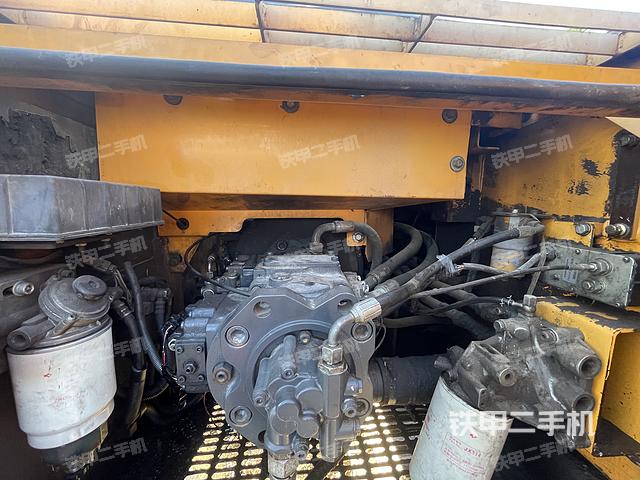 液壓泵艙室正面整體（整機(jī)外觀）