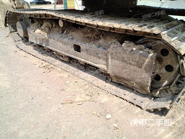右側(cè)履帶整體?(行走機(jī)構(gòu)) 右側(cè)履帶整體?(行走機(jī)構(gòu))