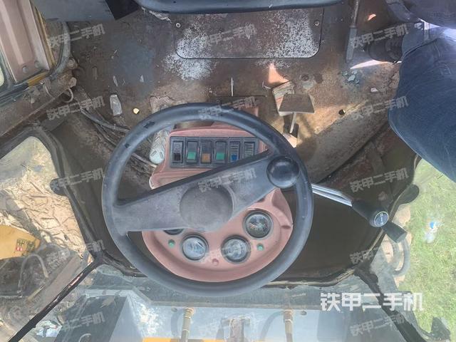 驾驶室工作台(整机外观及大件) 驾驶室工作台(整机外观及大件)