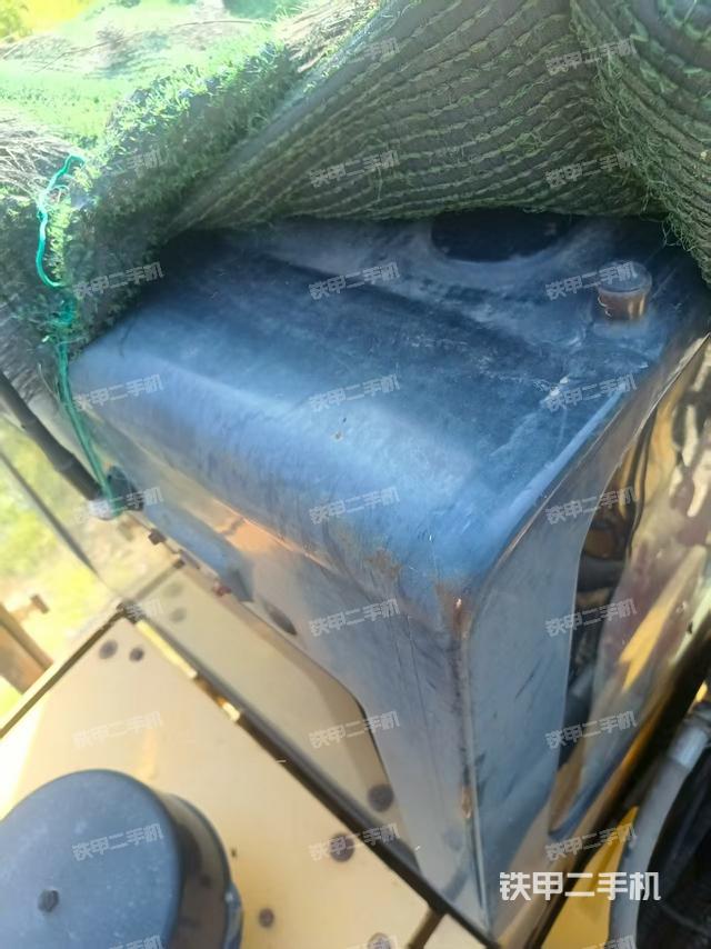 駕駛室頂部（整機外觀）