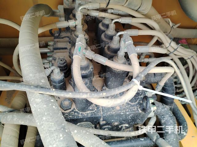 回轉(zhuǎn)馬達和主控閥（整機外觀）