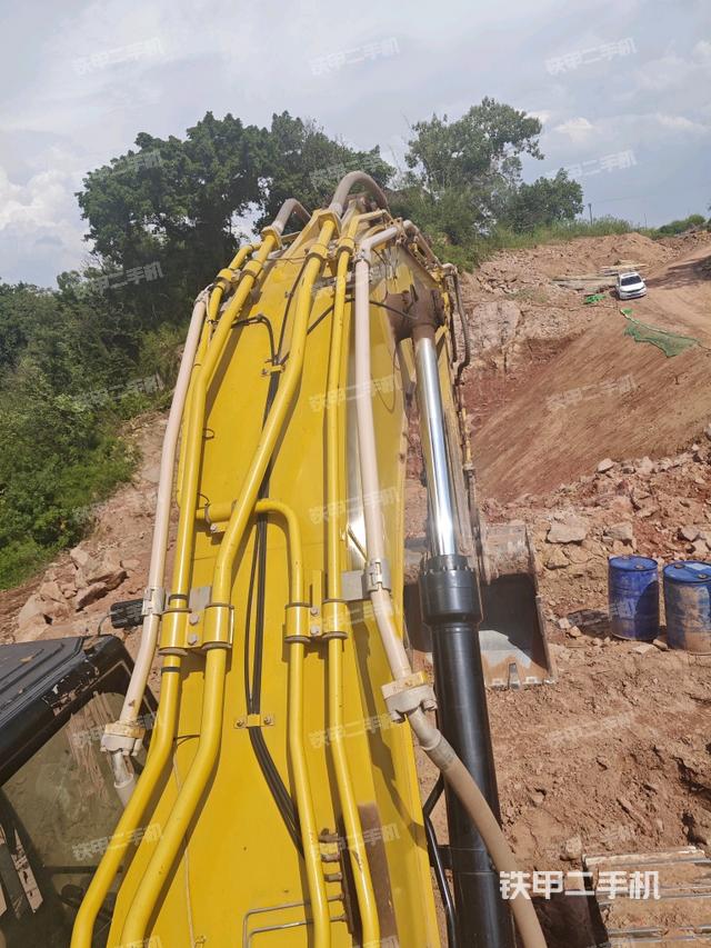 大臂背部俯视(工作和回转装置) 大臂背部俯视(工作和回转装置)