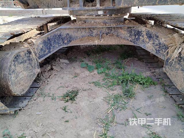 轉(zhuǎn)盤和下車架正前(工作和回轉(zhuǎn)裝置) 轉(zhuǎn)盤和下車架正前(工作和回轉(zhuǎn)裝置)