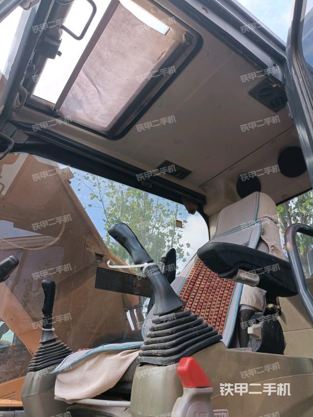 駕駛室整體（整機外觀）