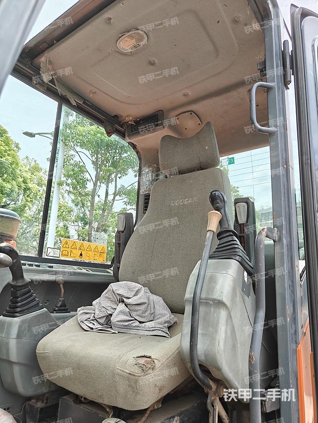 駕駛室頂部（整機(jī)外觀）