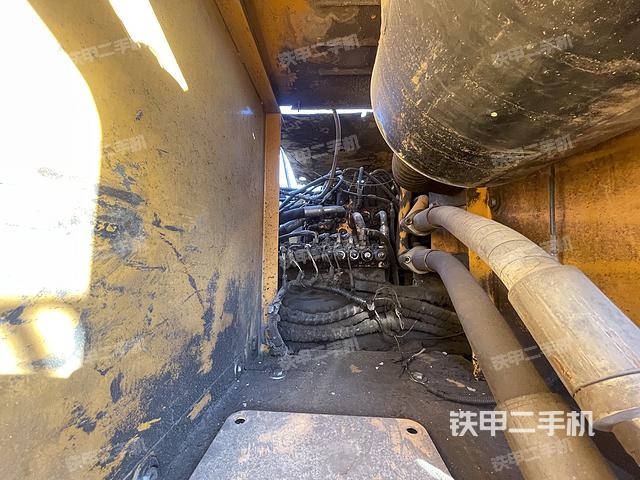 駕駛室頂部（整機(jī)外觀）