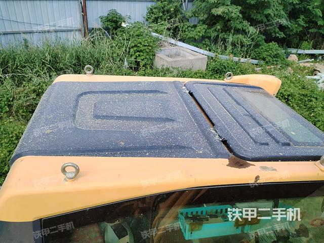 駕駛室頂部（整機外觀）