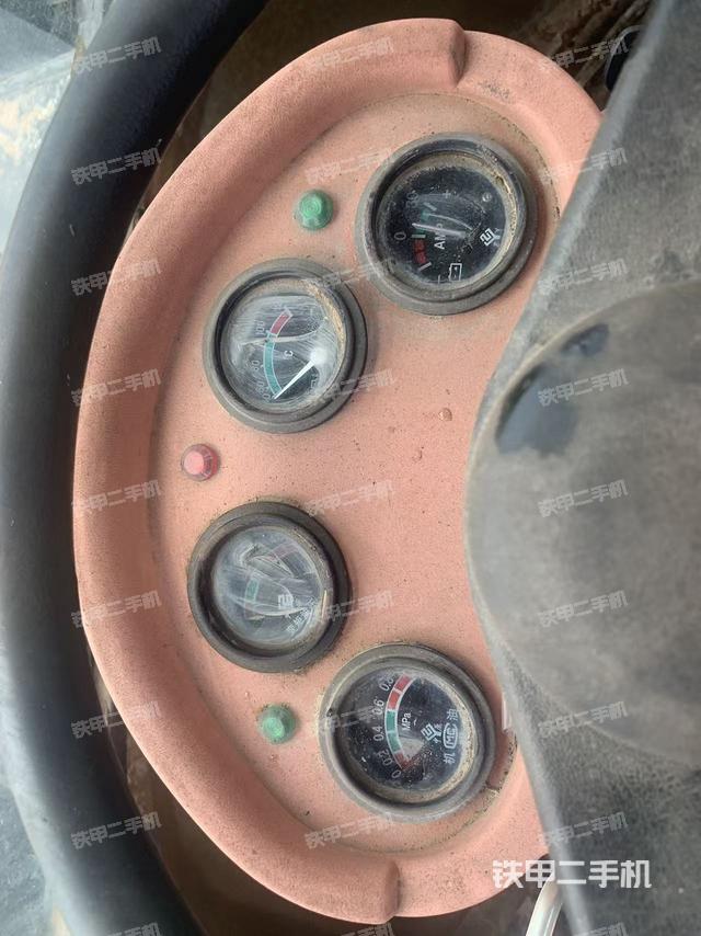 驾驶室操作台(整机外观及大件) 驾驶室操作台(整机外观及大件)