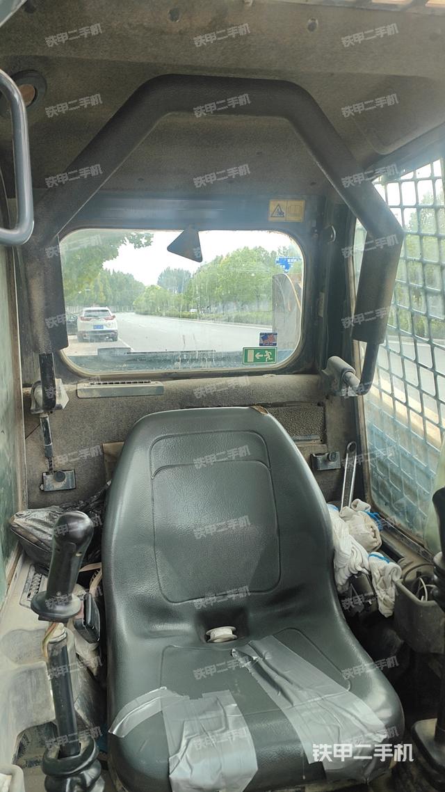 整机右侧(设备外观及核心部件) 整机右侧(设备外观及核心部件)