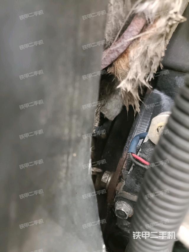 液壓泵艙室正面整體（整機(jī)外觀）