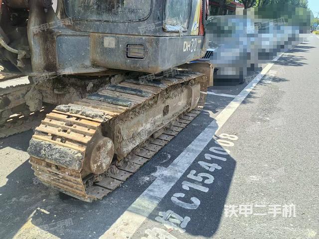 单侧履带整体(整机外观) 单侧履带整体(整机外观)