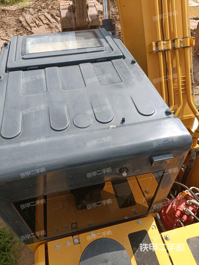 駕駛室頂部（整機外觀）