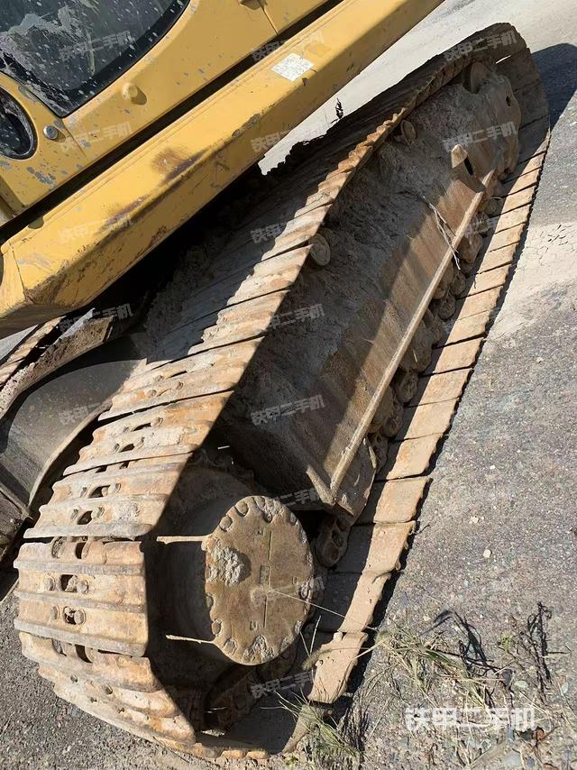 单侧履带整体(整机外观) 单侧履带整体(整机外观)