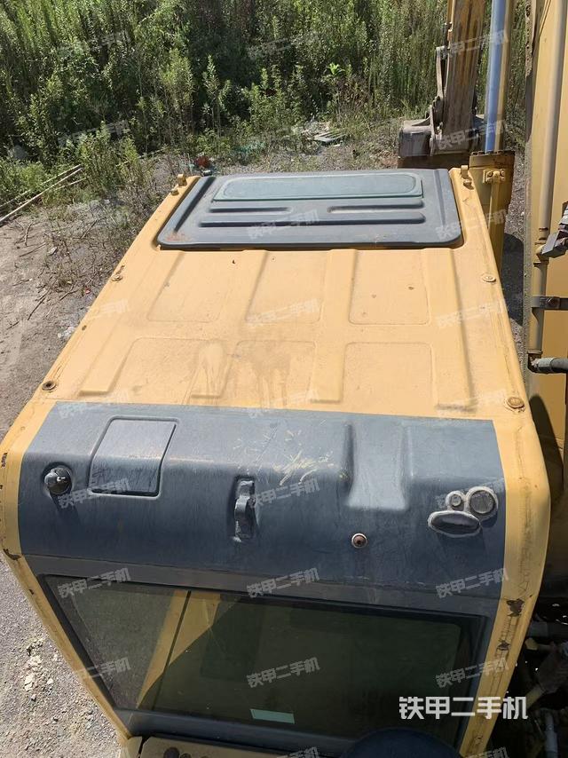 驾驶室顶部(整机外观) 驾驶室顶部(整机外观)