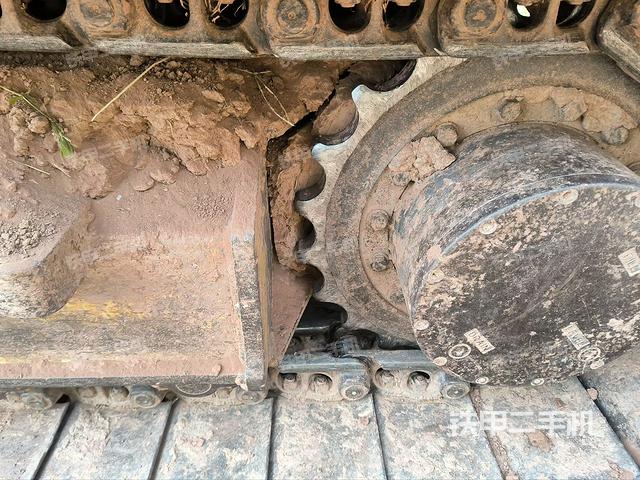 右驱动轮（行走机构）