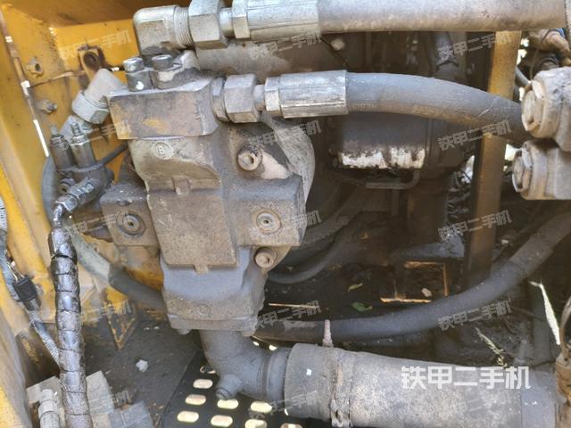 液壓泵艙室正面整體（整機(jī)外觀）