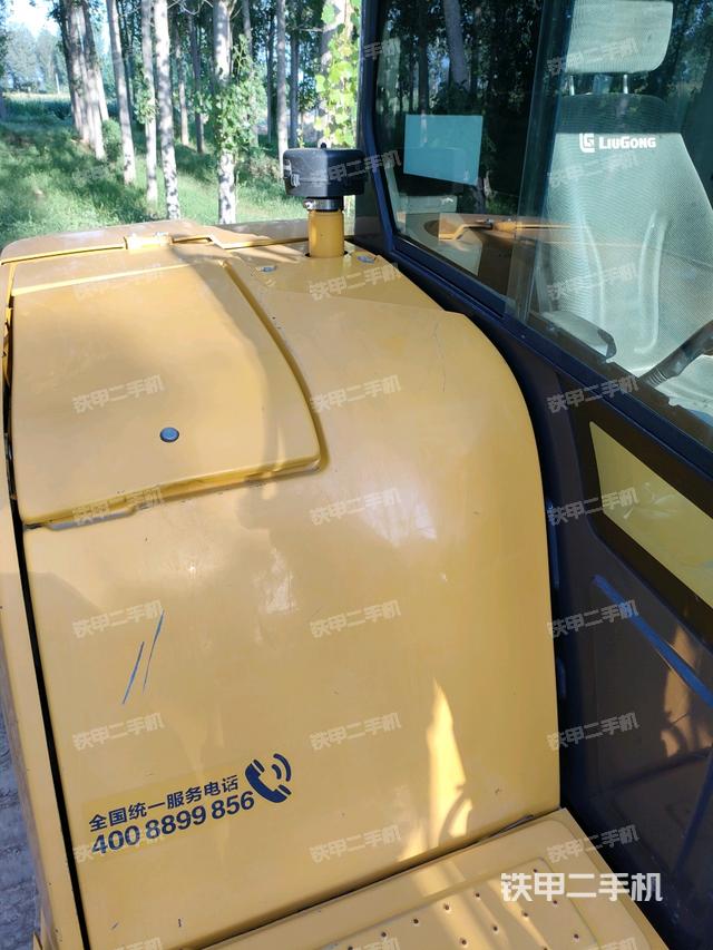 回轉(zhuǎn)馬達(dá)和主控閥（整機(jī)外觀）