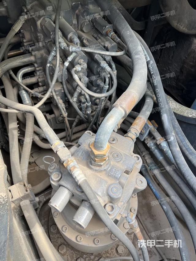 回轉(zhuǎn)馬達(dá)和主控閥(整機(jī)外觀) 回轉(zhuǎn)馬達(dá)和主控閥(整機(jī)外觀)