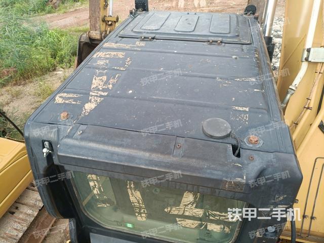 驾驶室顶部(整机外观) 驾驶室顶部(整机外观)