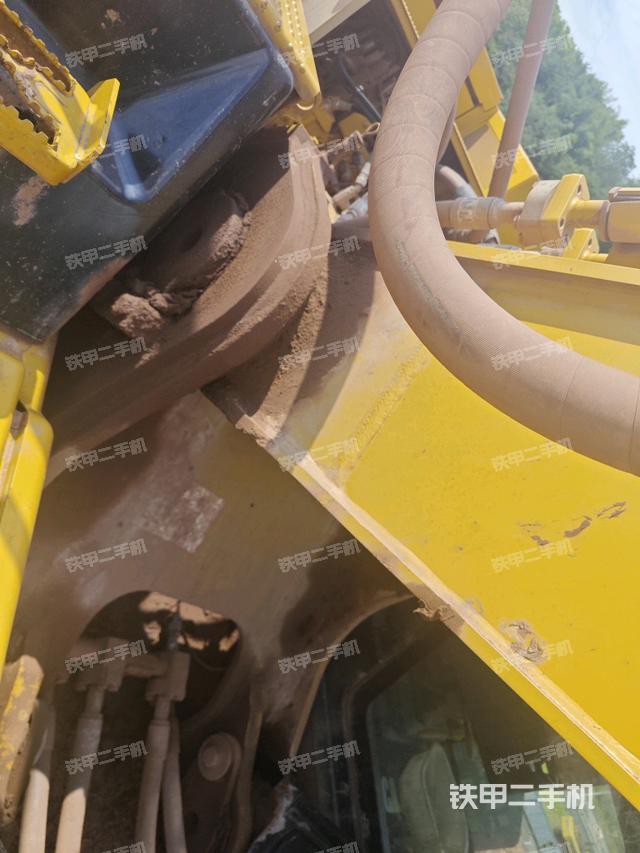 大臂根部 斜视(工作和回转装置) 大臂根部 斜视(工作和回转装置)