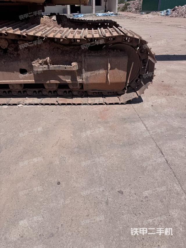 左侧履带整体 (行走机构) 左侧履带整体 (行走机构)