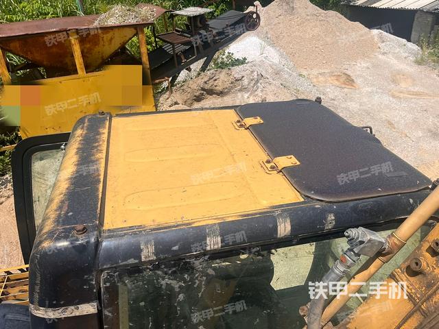 后窗玻璃角标(驾驶室部分) 后窗玻璃角标(驾驶室部分)