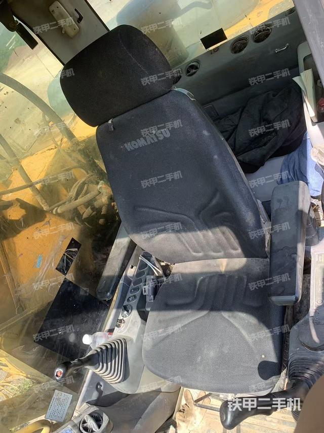 驾驶室整体(整机外观) 驾驶室整体(整机外观)