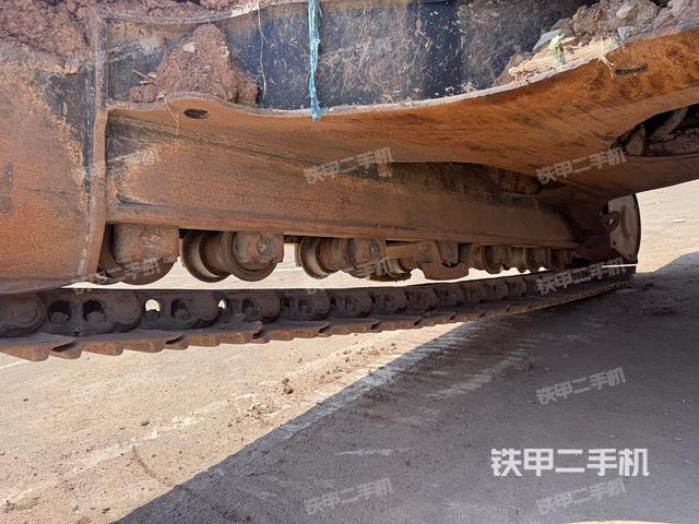 右侧履带整体(行走机构) 右侧履带整体(行走机构)