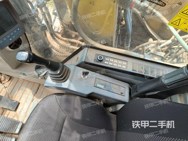 座椅右侧控制台/钥匙门/油门/含右手柄（驾驶室部分）