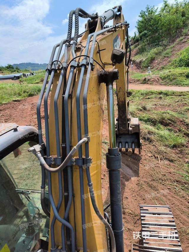 大臂背部俯视（工作和回转装置）