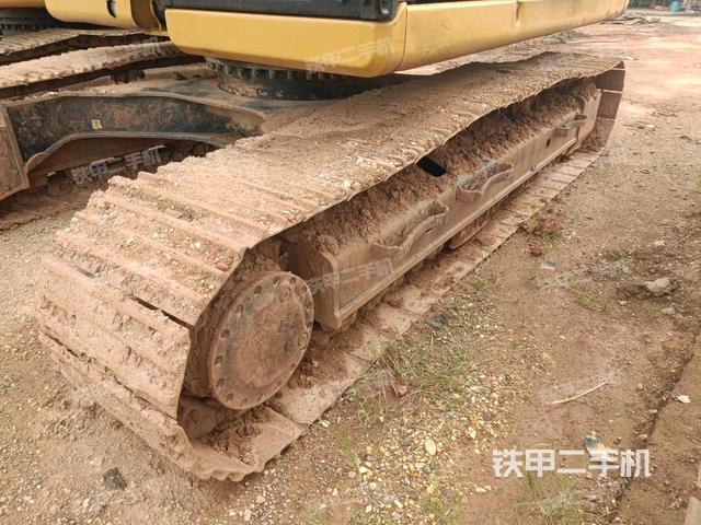 单侧履带整体(整机外观) 单侧履带整体(整机外观)