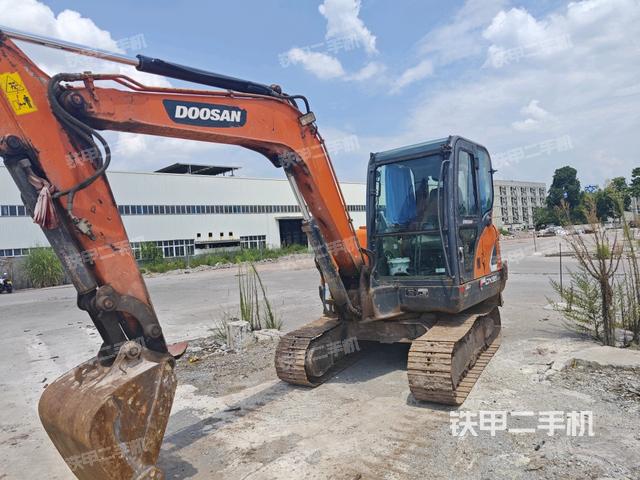 斗山DX55-9C挖掘机